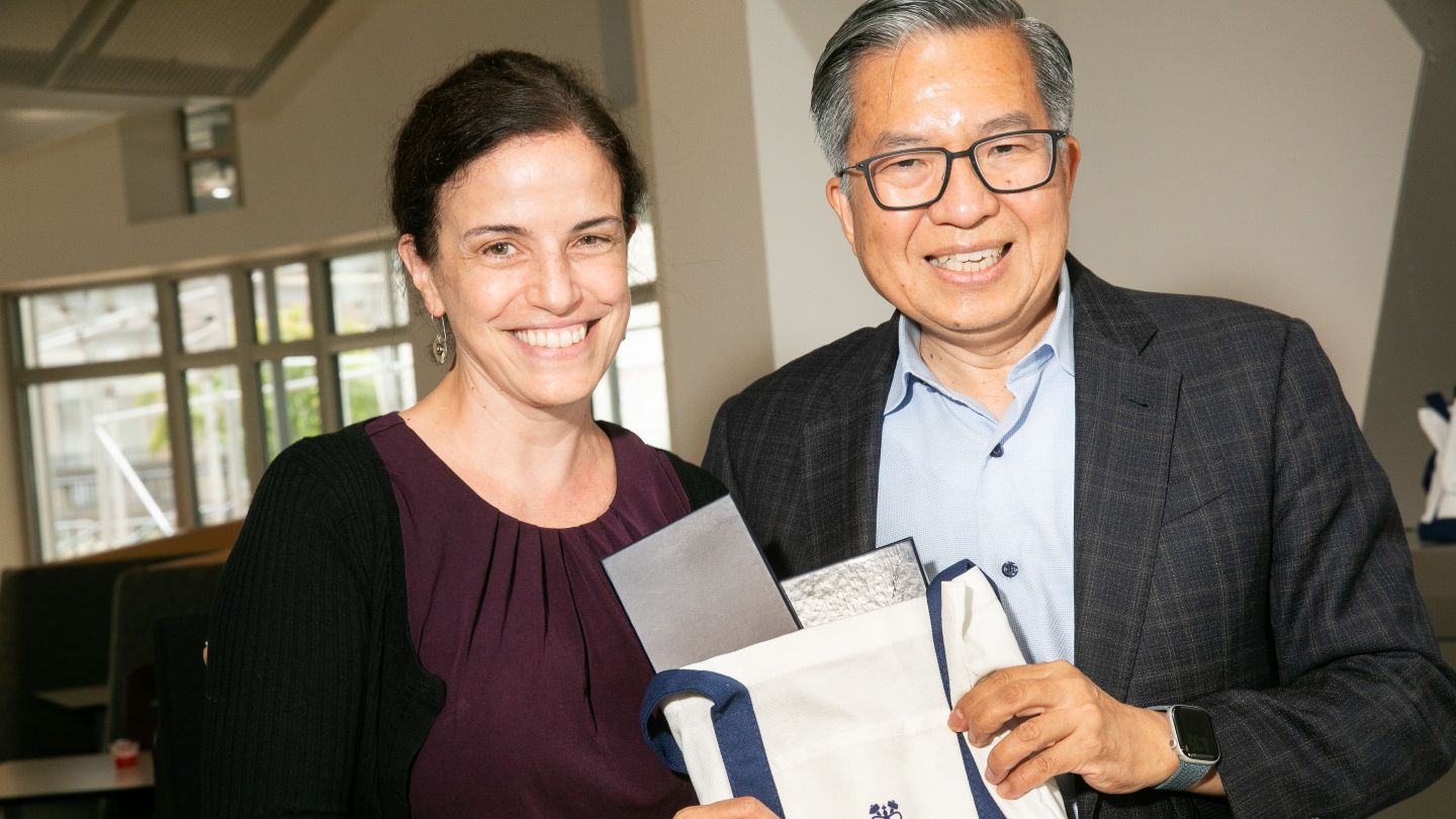 Elisa Konofagou and Dean Shih-Fu Chang hold a tote bag together.